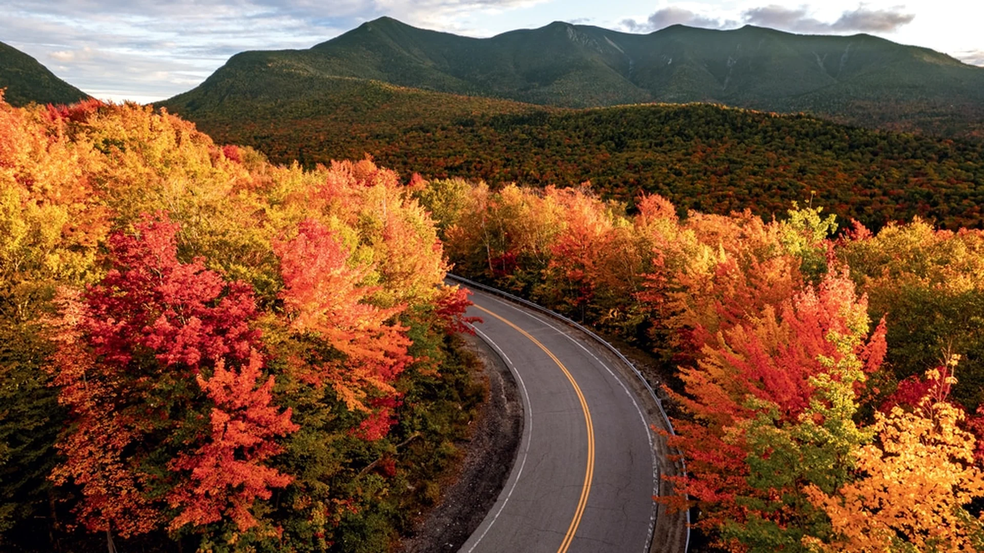 New England Fall Foliage RV Road Trip: The Ultimate Autumn Guide (2026)